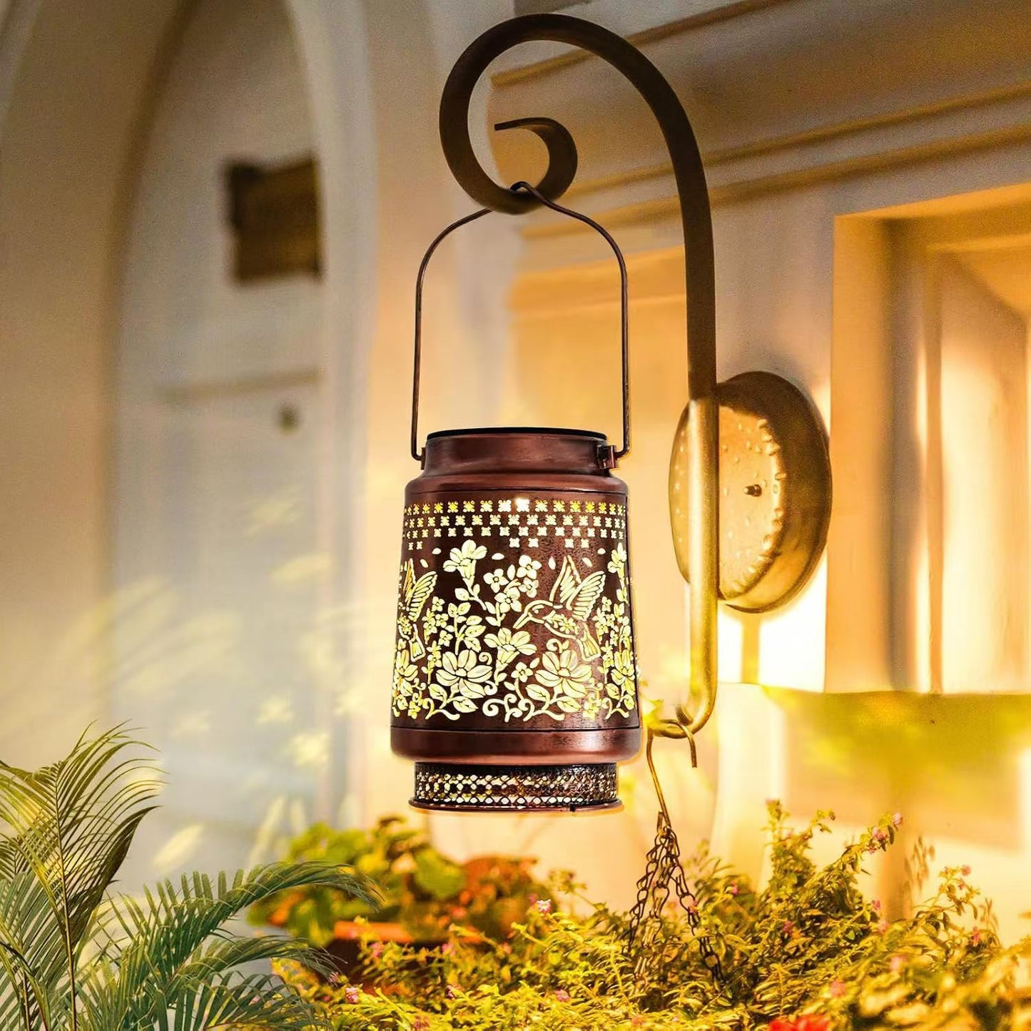 Solar Hummingbird Barn Lantern - Waterproof Courtyard Decor